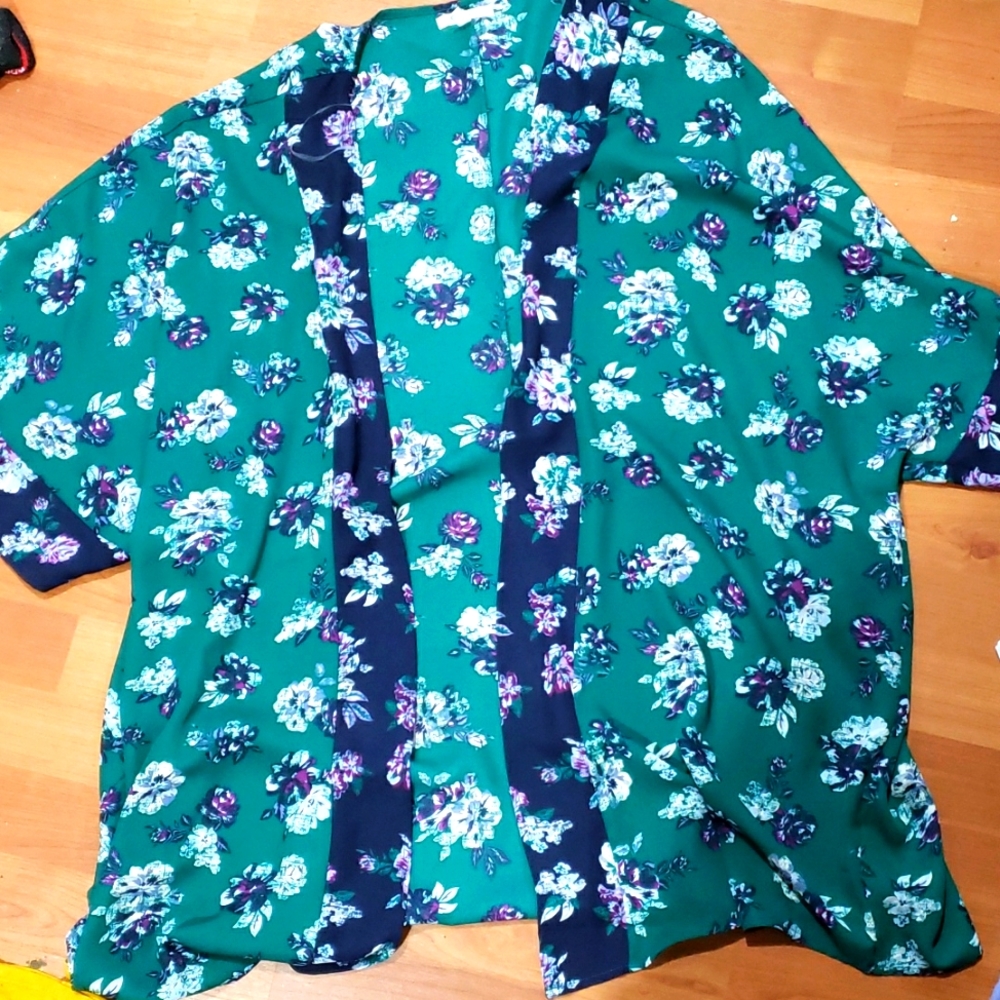 MAURICES SIZE 2/3 KIMONO